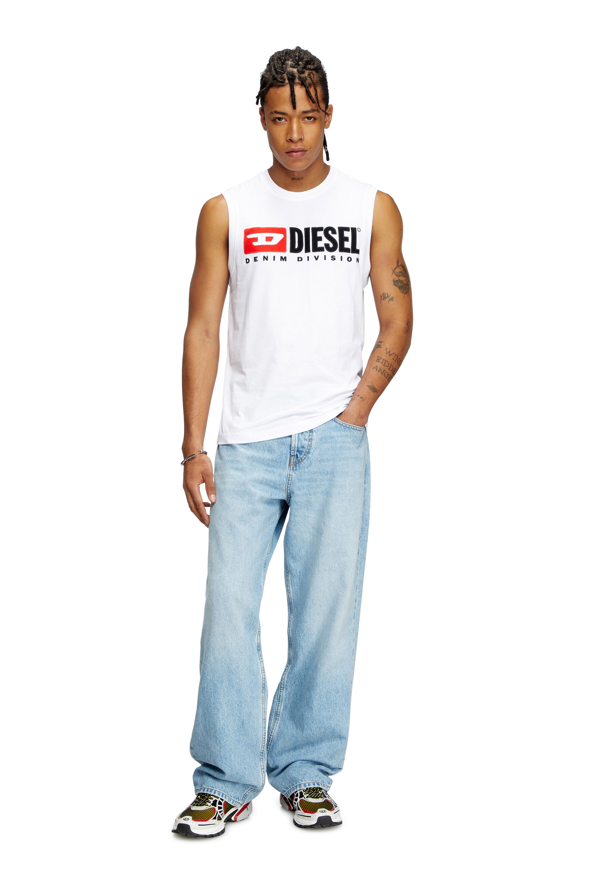 Diesel - T-ISCO-DIV, Camiseta sin mangas con logotipo estampado en el pecho Hombre in Blanco - 3