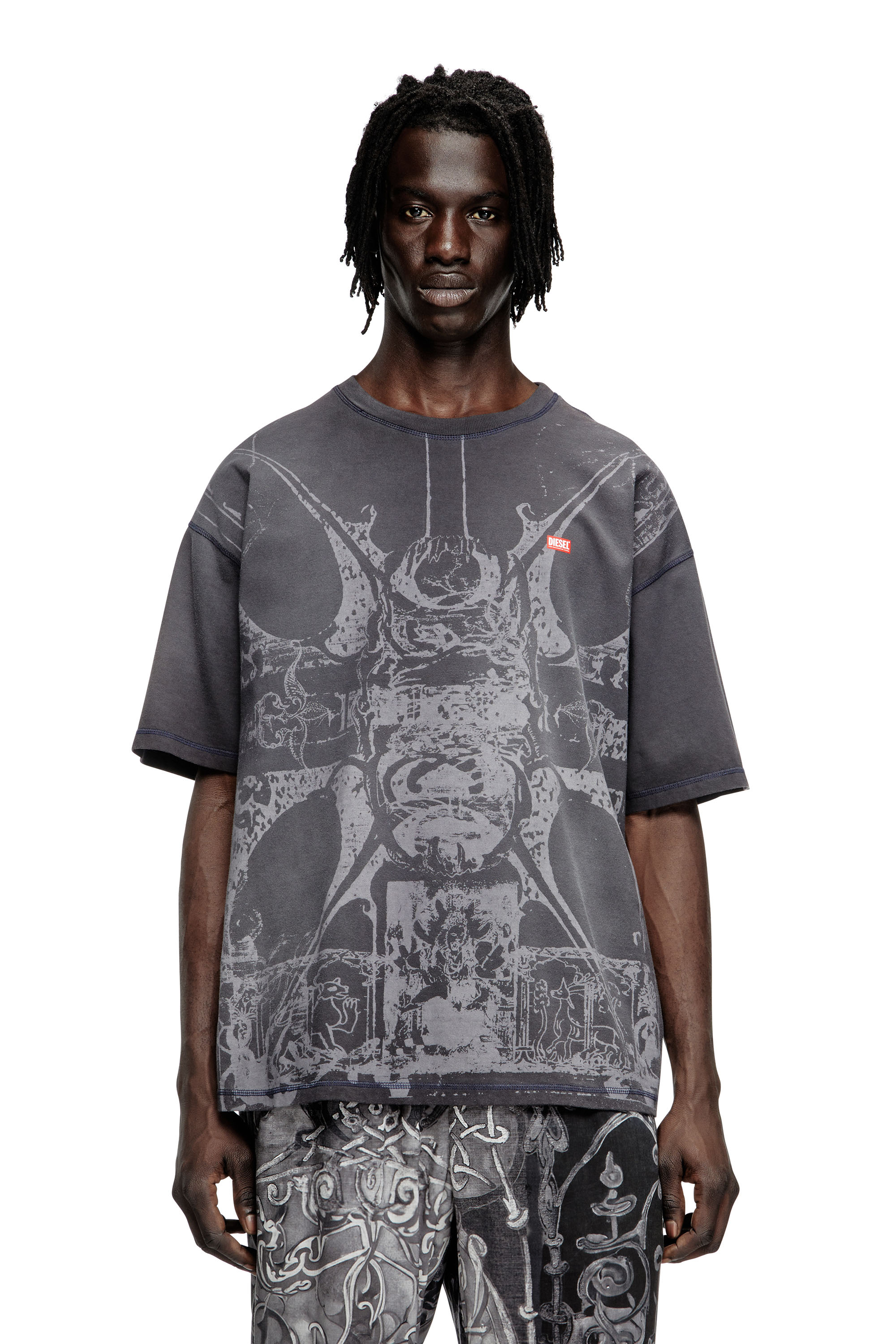 Diesel - T-BOXT-T13, Camiseta con estampado medieval a tono Hombre in Negro - 1
