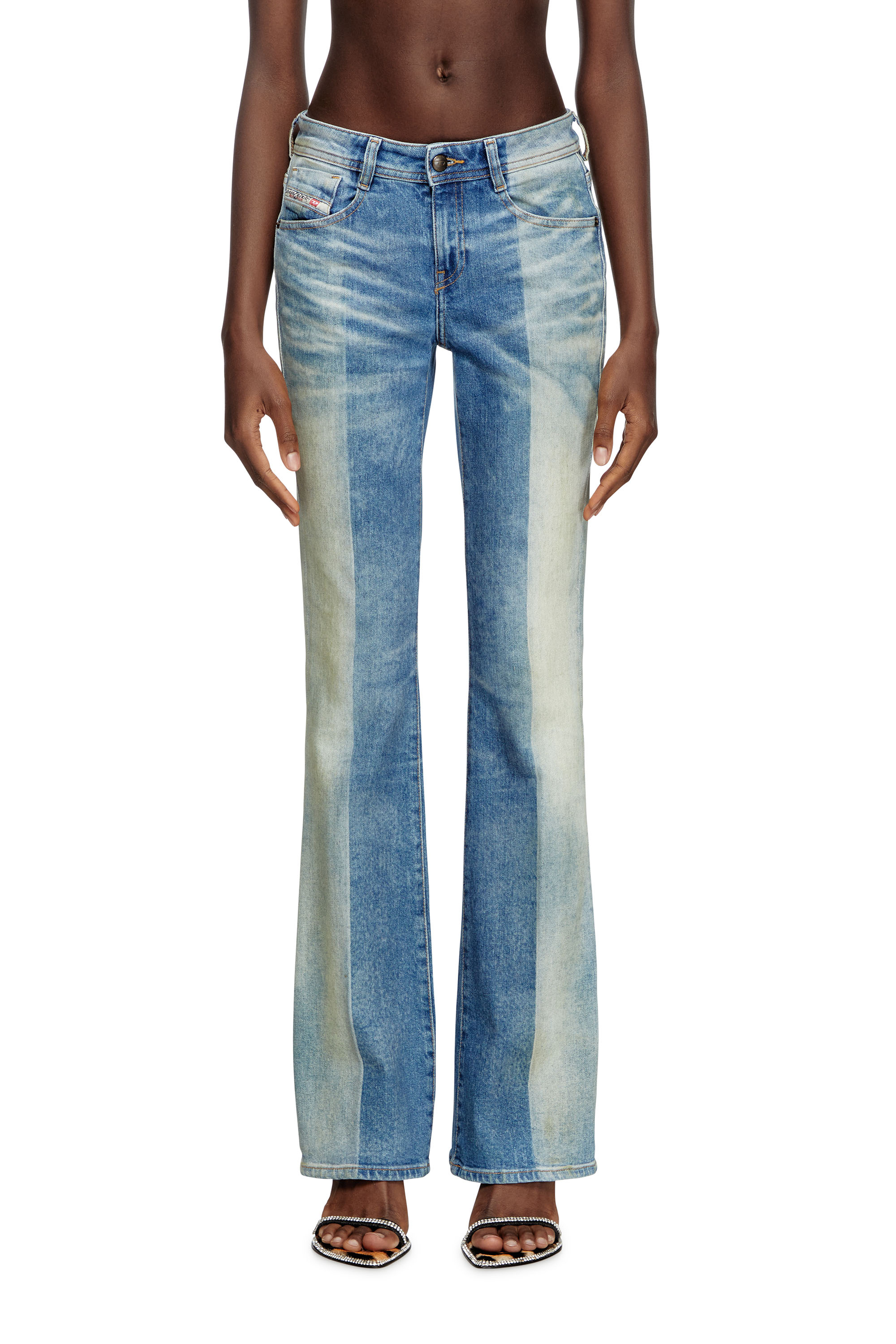 Diesel - Bootcut and Flare Jeans 1969 D-Ebbey 007W8 Mujer, Azul medio - 2