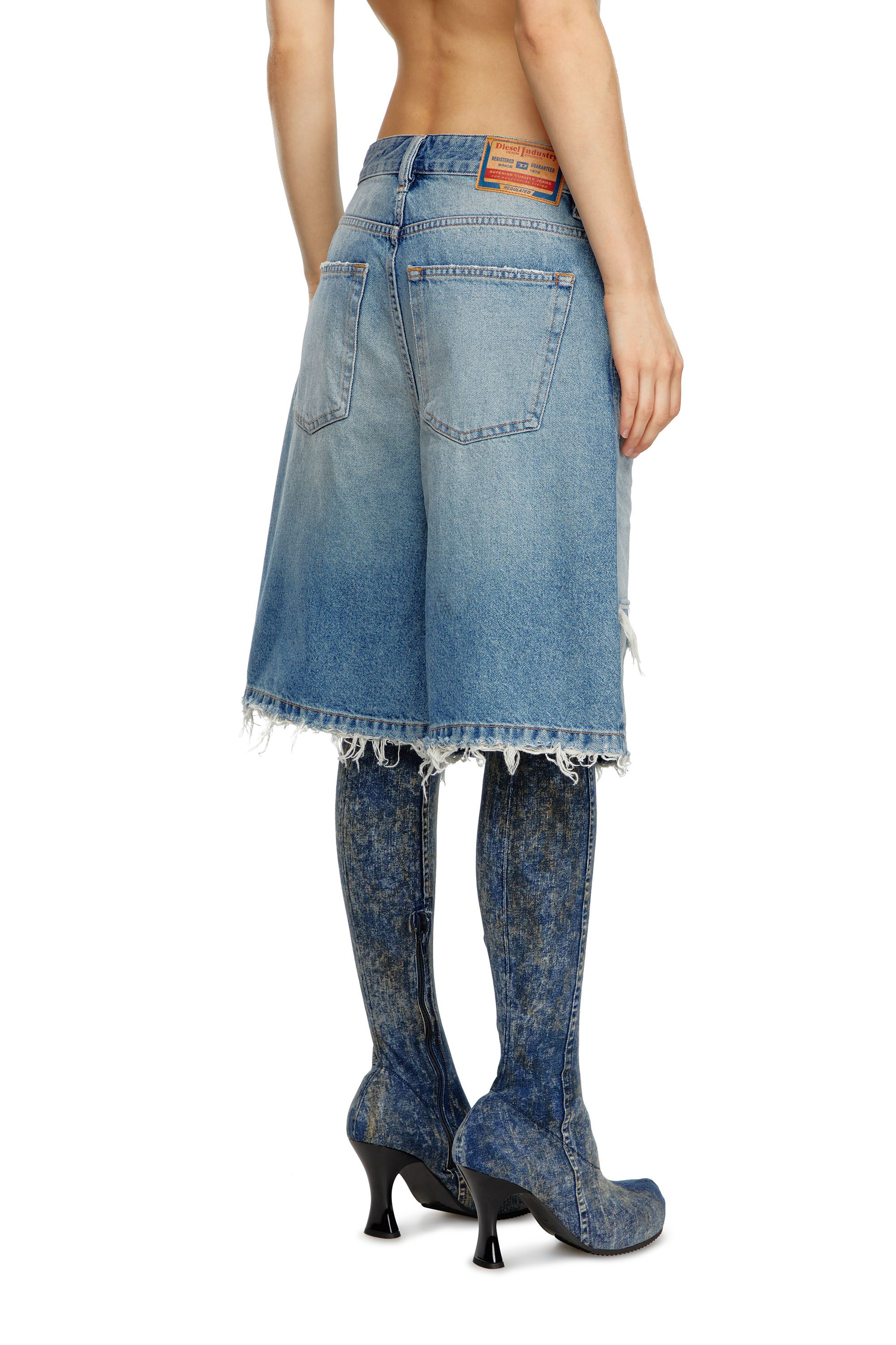 Diesel - DE-SIRE-SHORT, Mujer Pantalones cortos en denim rasgado y enmendado in Azul marino - Image 3