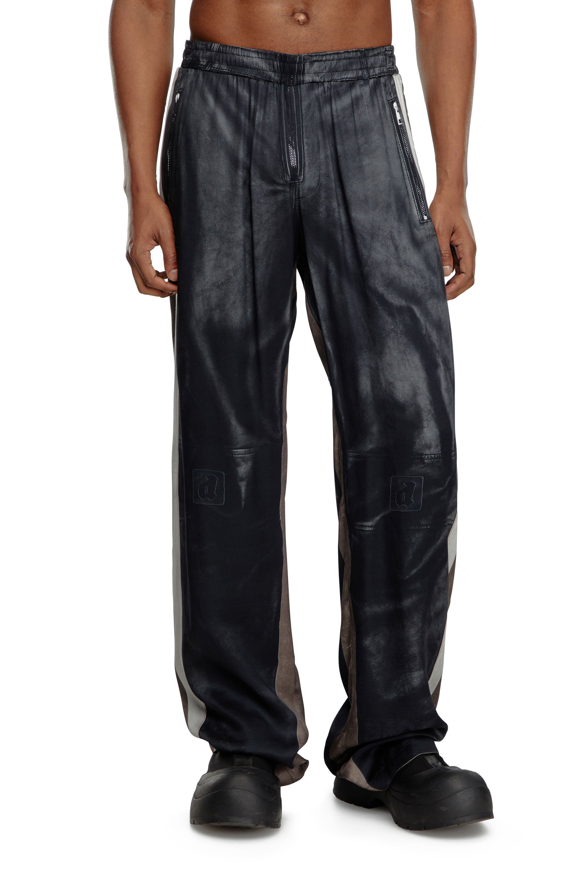 Diesel - P-AFTER, Hombre Pantalones de viscosa con estampado efecto cuero in Negro - Image 1