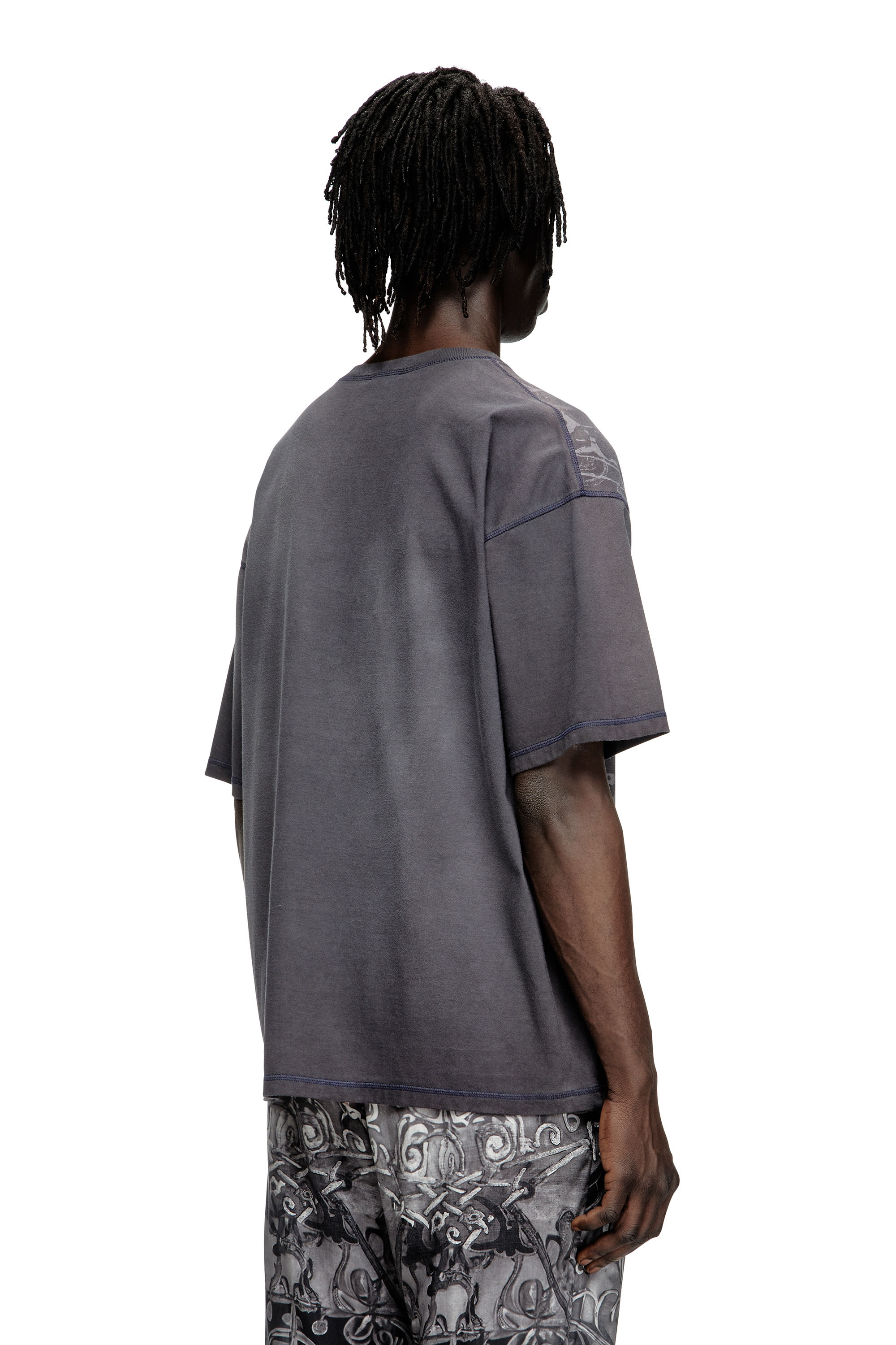 Diesel - T-BOXT-T13, Camiseta con estampado medieval a tono Hombre in Negro - 4