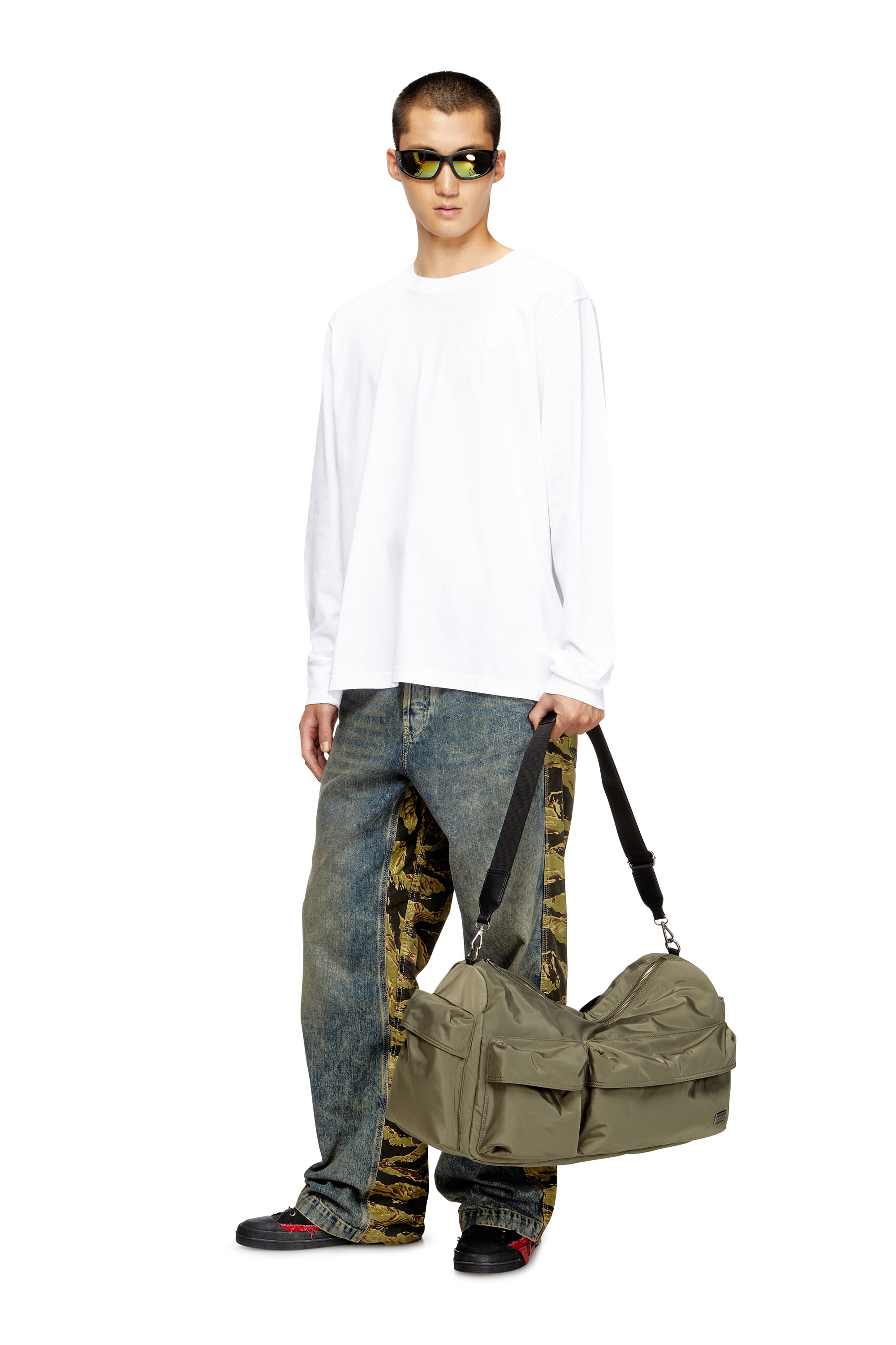 Diesel - MULTI-PKTS DUFFLE X, Multi-Pkts-Bolso de lona multibolsillo en tejido recubierto utility Unisex in Verde - 2
