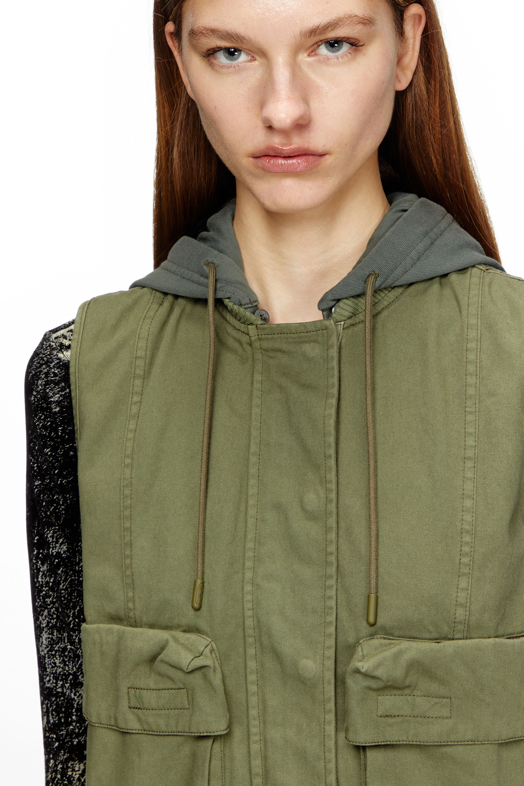 Diesel - G-ENESIS, Woman's Hooded cargo vest in cotton twill in Military Green - 4