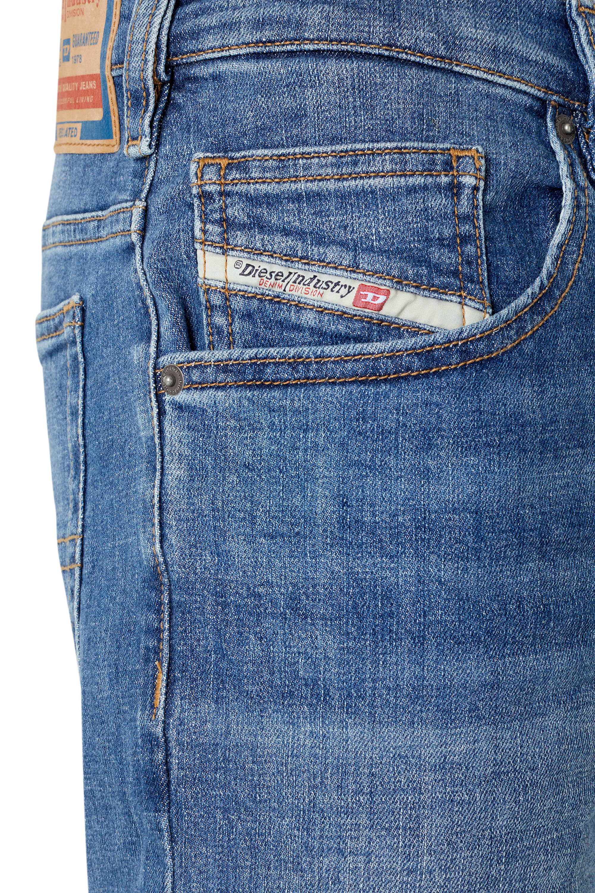 Diesel - D-Yennox 0IHAT Tapered Jeans, Azul medio - Image 3