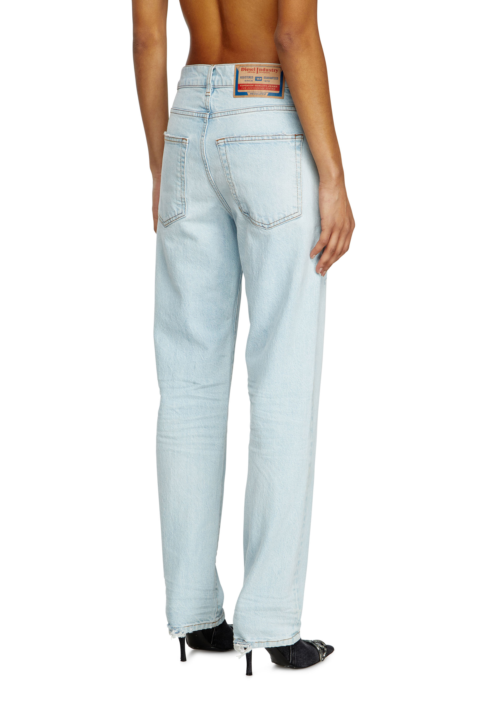 Diesel - Regular Jeans 1988 D-Ark 0CLBF Mujer, Azul Claro - 4