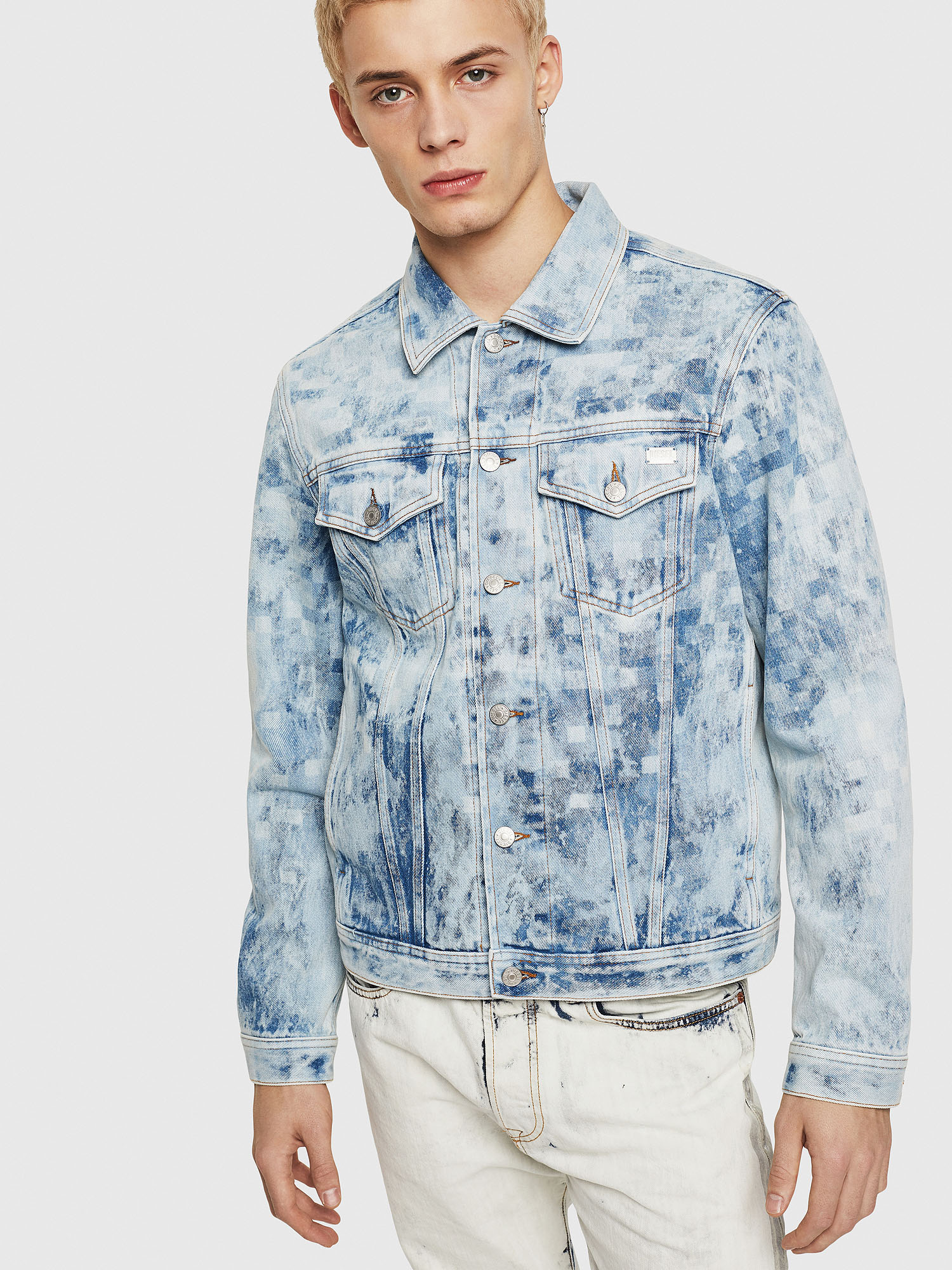 NHILL Men: Trucker jacket in lasered denim | Diesel