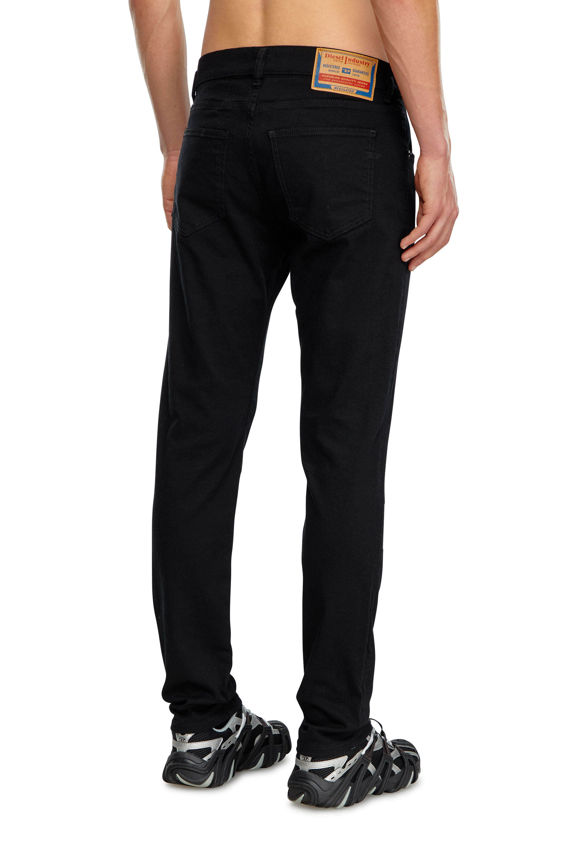 Diesel - 2019 D-Strukt 069YP Slim Jeans, Negro/Gris oscuro - Image 2