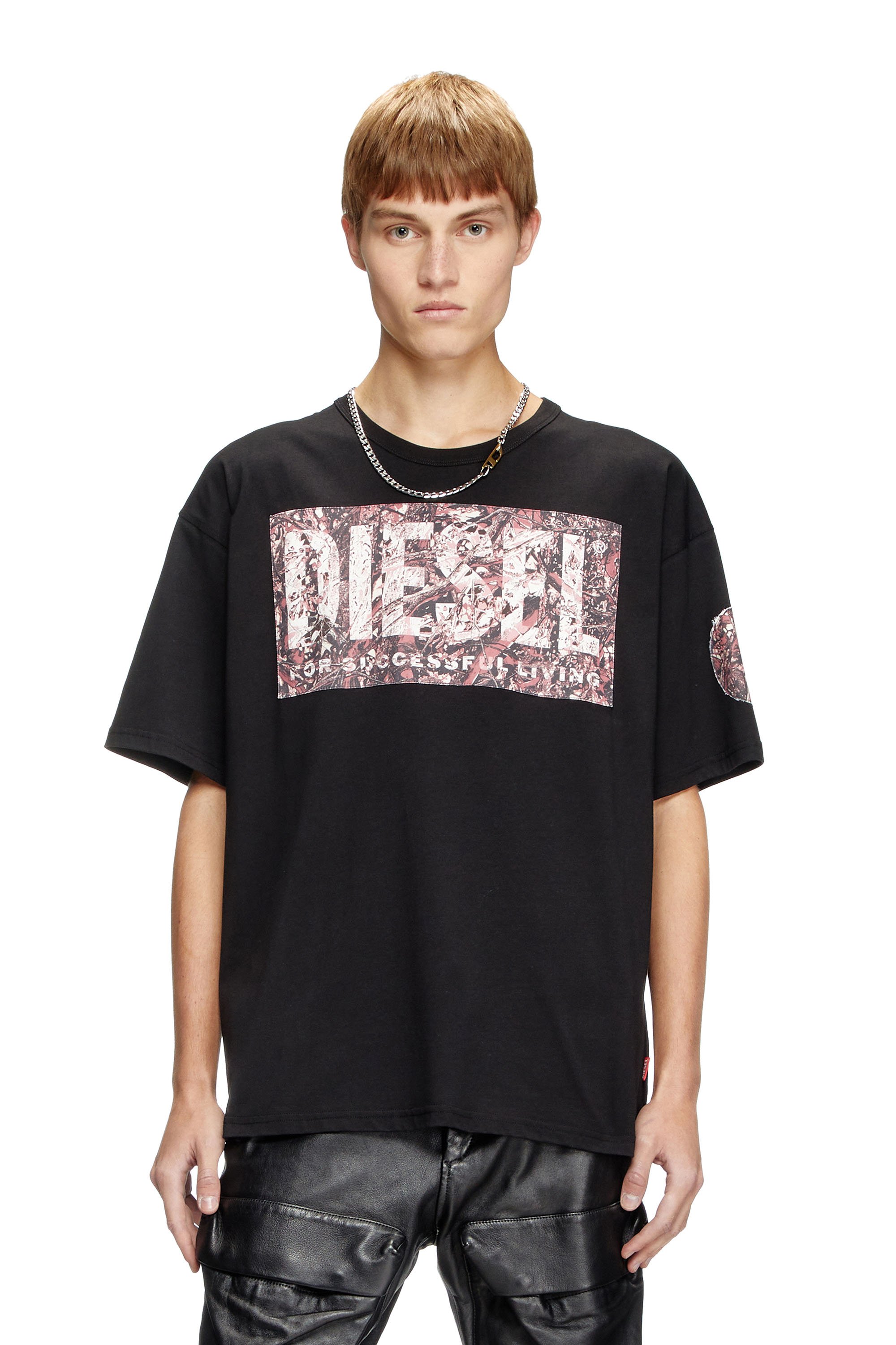 Diesel - T-BOXT-R22, Camiseta con parche grande de gabardina con el logotipo Hombre in Negro - 1