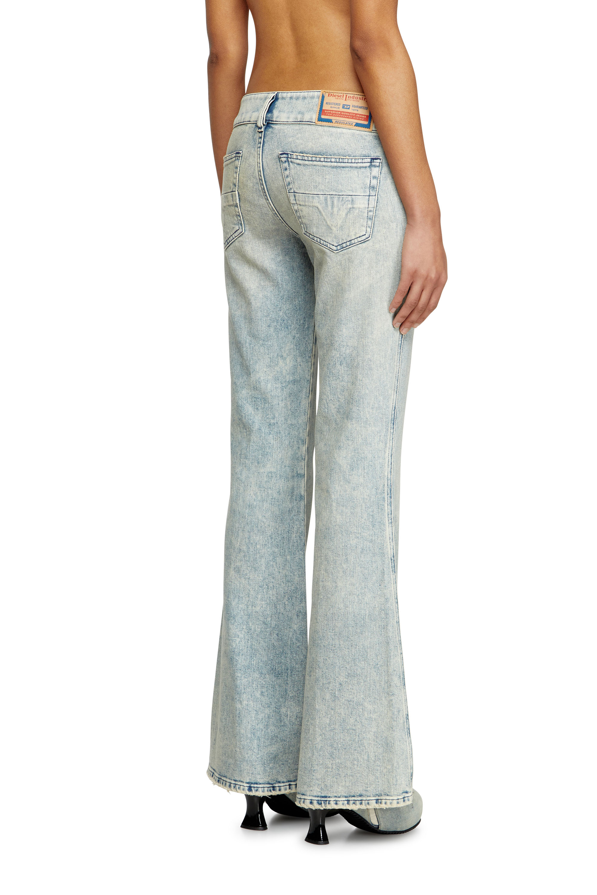 Diesel - Bootcut Jeans D-Hush 09L27 Mujer, Azul Claro - 4