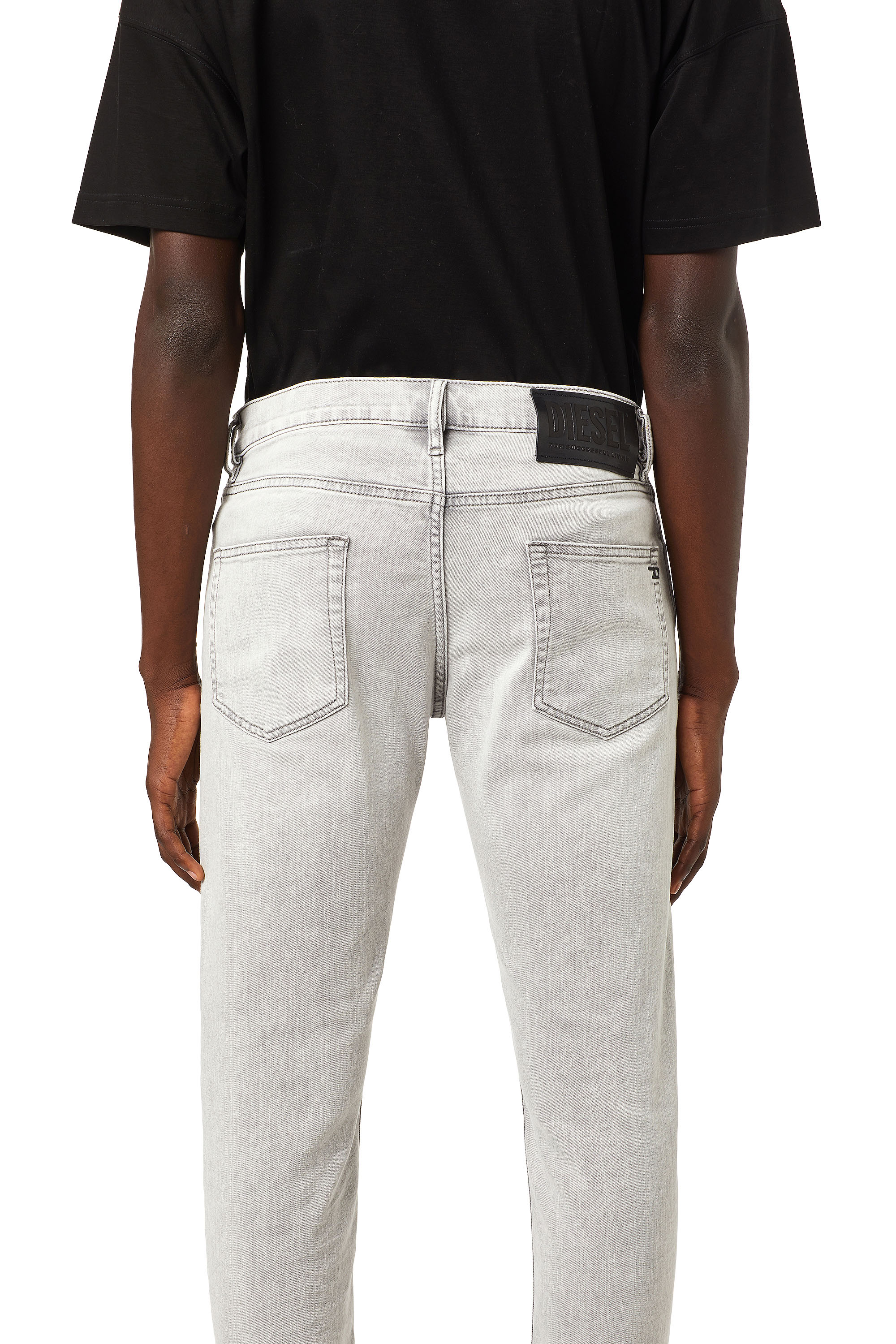 Diesel - 2019 D-Strukt 069RE Slim Jeans, Gris Claro - Image 5