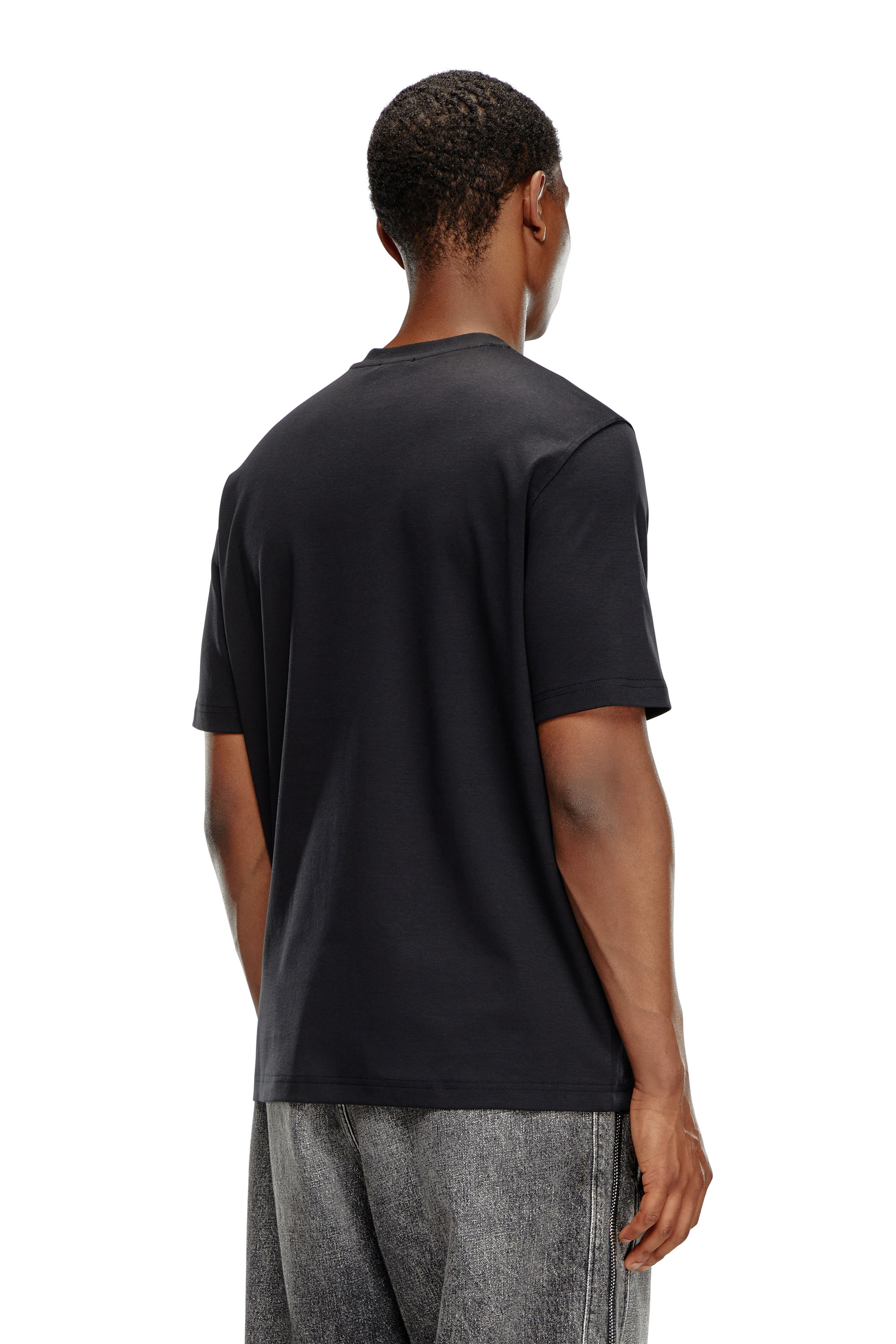 Diesel - T-ADJUST-DOVAL-PJ, Hombre Camiseta con parche oval D in Negro - Image 2