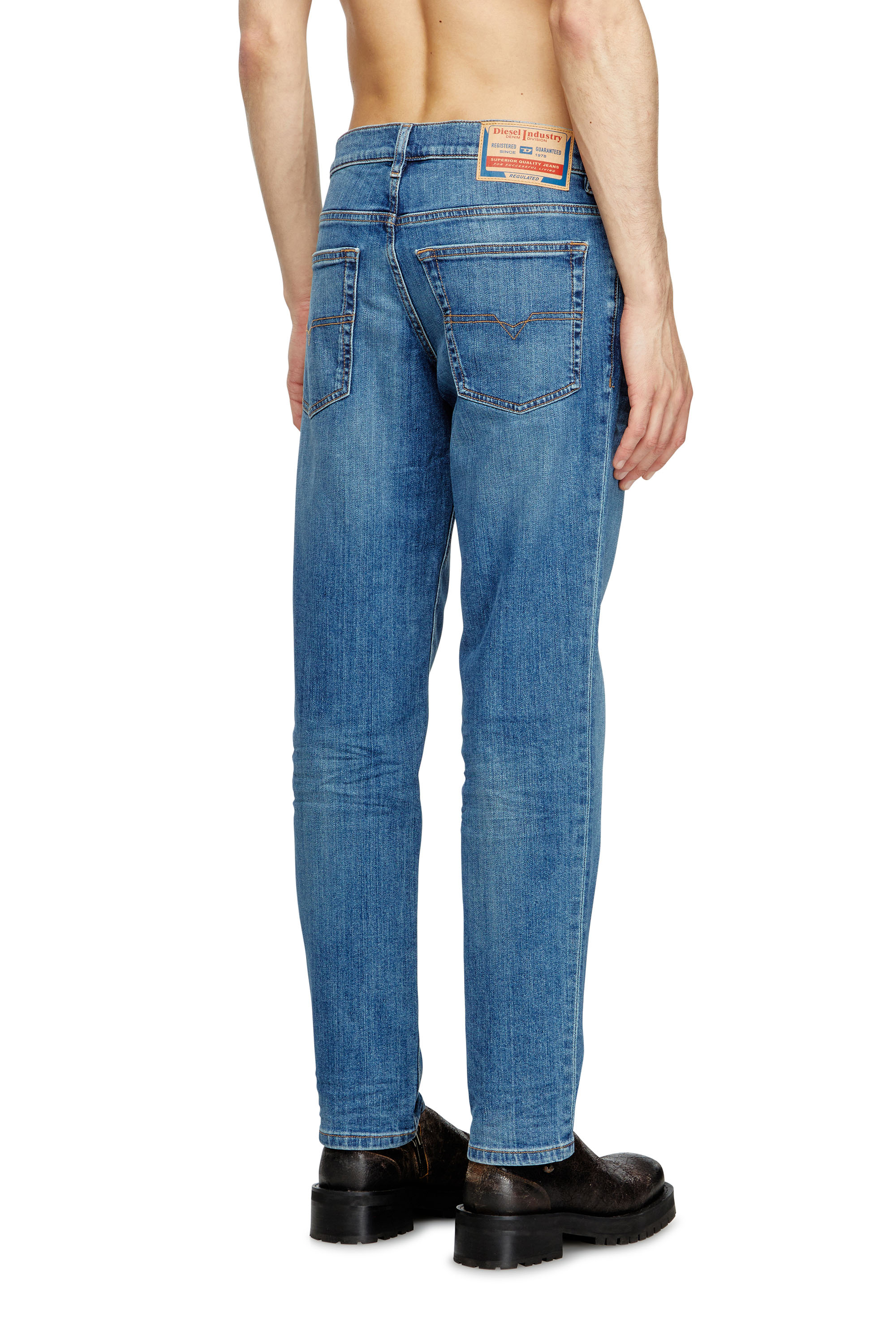 Diesel - Regular Jeans 2023 D-Finitive 0KIAL Hombre, Azul Claro - 4