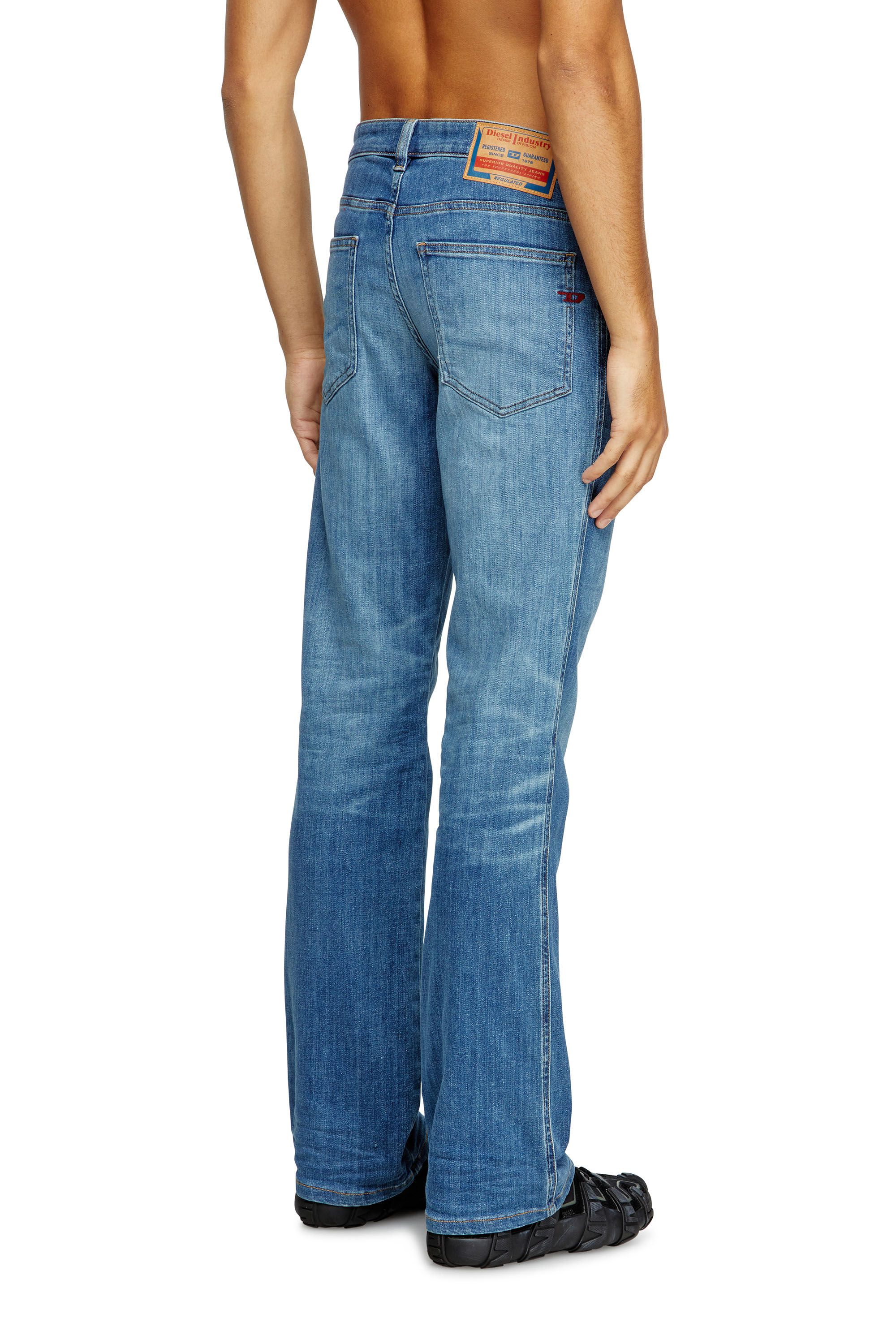 Diesel - Bootcut Jeans 1998 D-Buck 0GRDP Hombre, Azul medio - 4