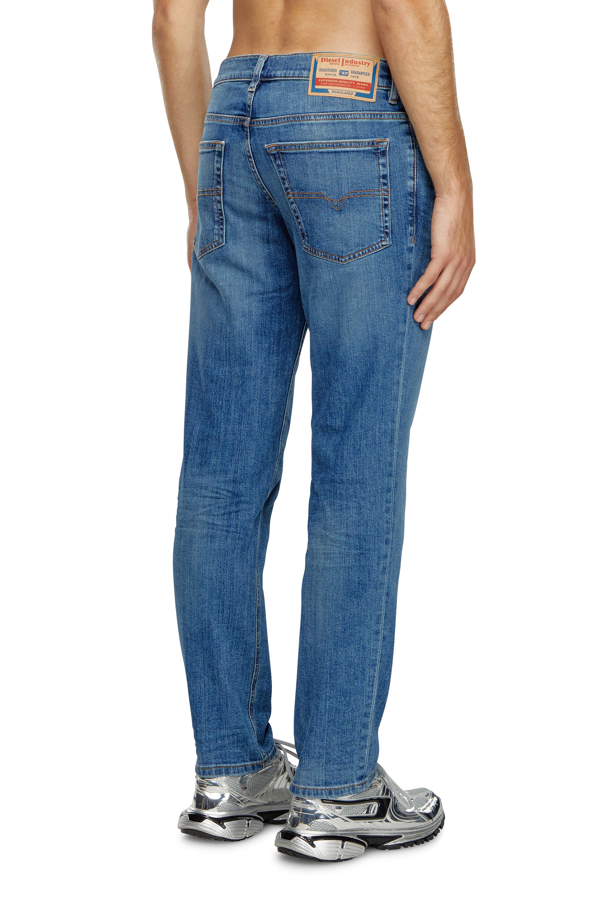 Diesel - Tapered Jeans 2023 D-Finitive 0KIAL Hombre, Azul Claro - 4