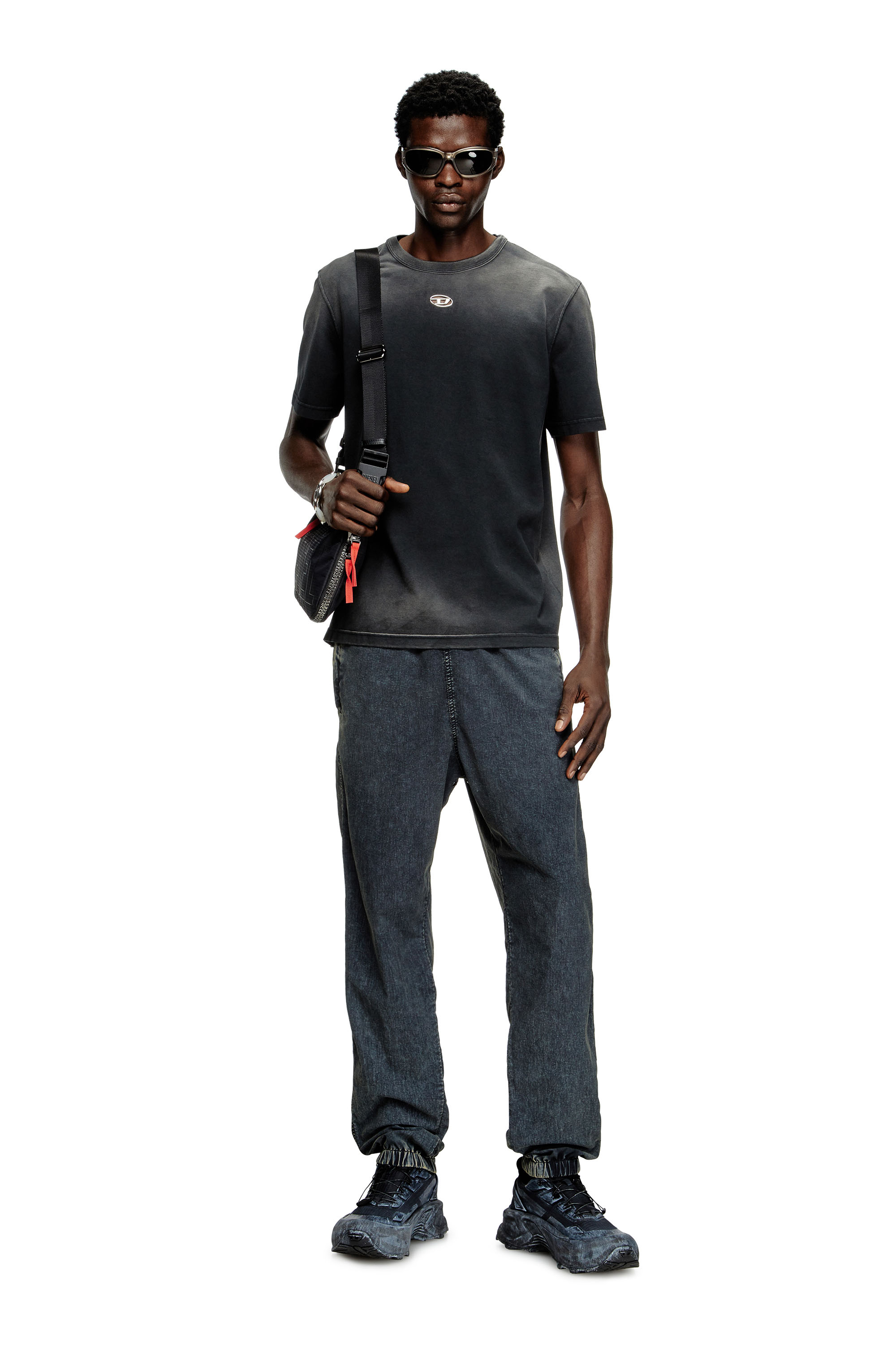 Diesel - T-ADJUST-T1, Camiseta desteñida con recorte Oval D Hombre in Negro - 2