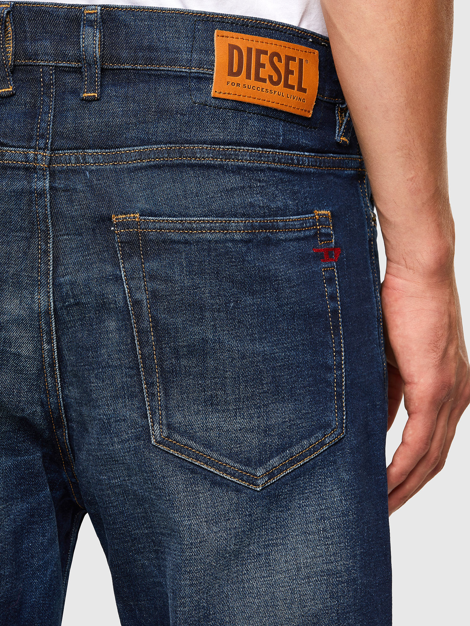 D-Vider 009GQ Man: Carrot Dark blue Jeans | Diesel