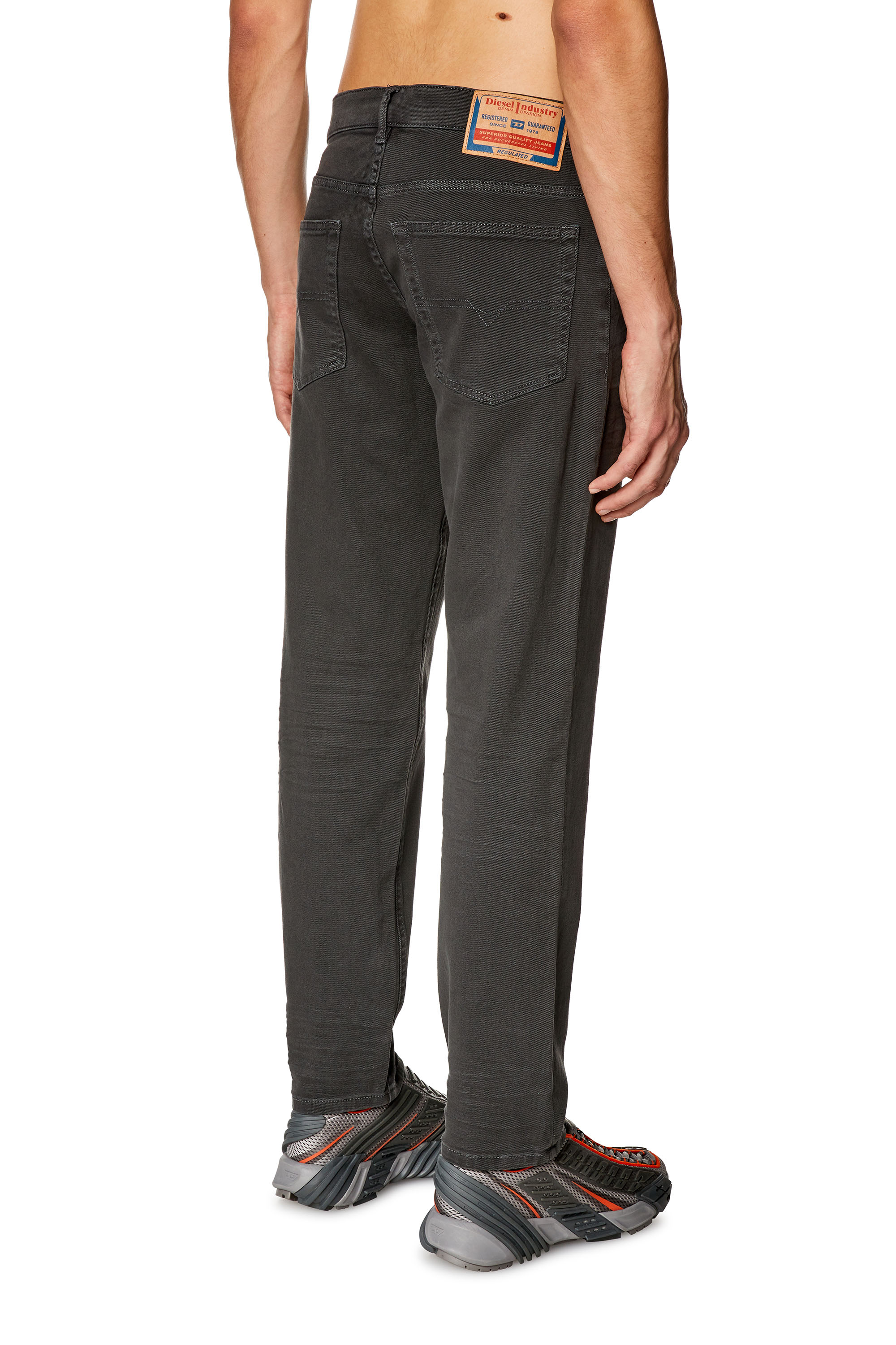 Diesel - Tapered Jeans 2023 D-Finitive 0QWTY, Gris oscuro - Image 2