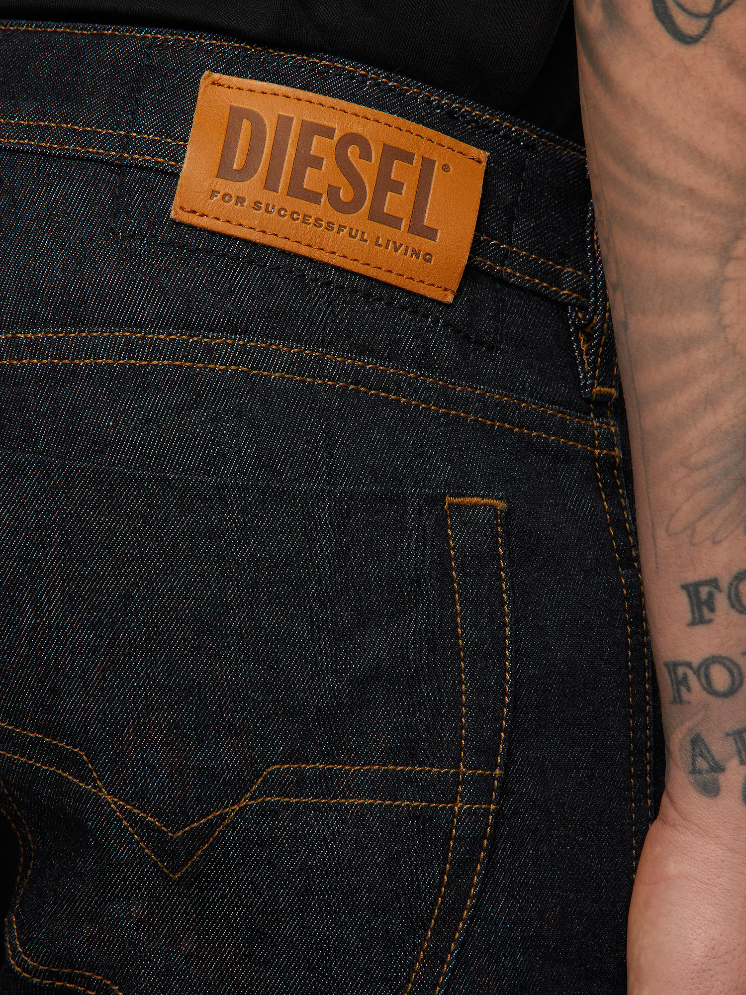 Diesel - Zatiny 009HF Bootcut Jeans, Azul Oscuro - Image 4