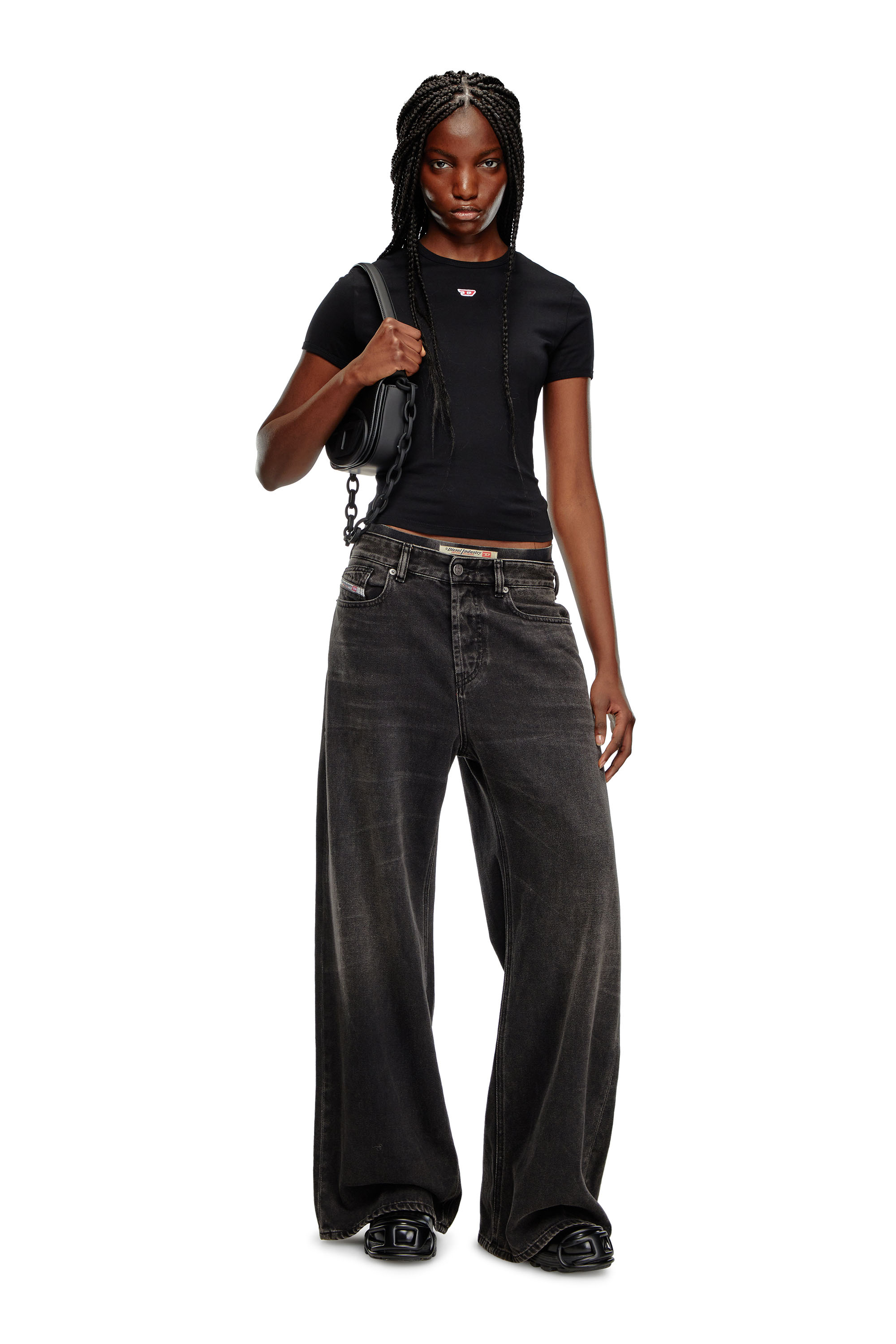Diesel - T-UNCUTIE-LONG-D, Mujer Camiseta con parche D bordado in Negro - Image 2