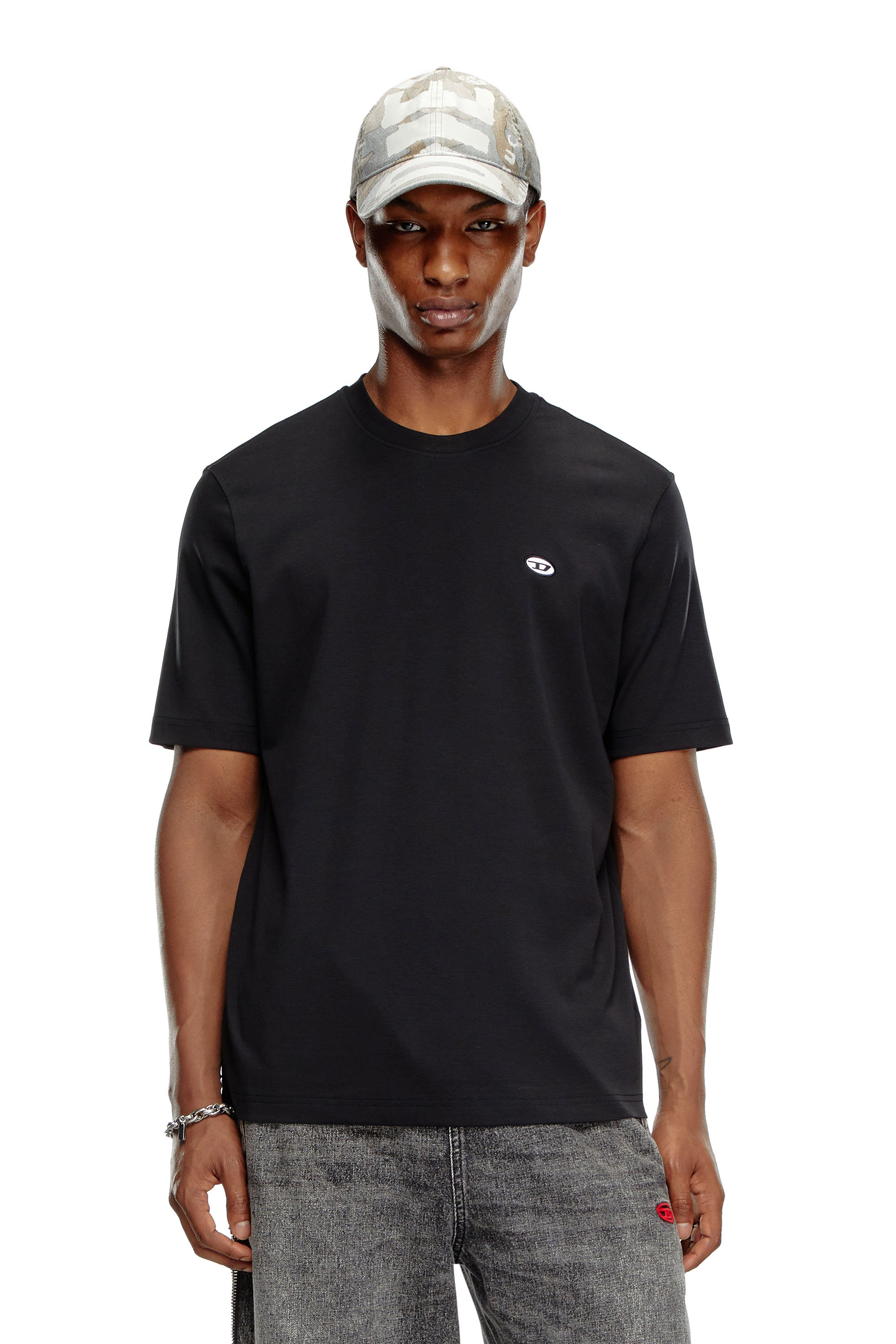 Diesel - T-ADJUST-DOVAL-PJ, Hombre Camiseta con parche oval D in Negro - Image 1