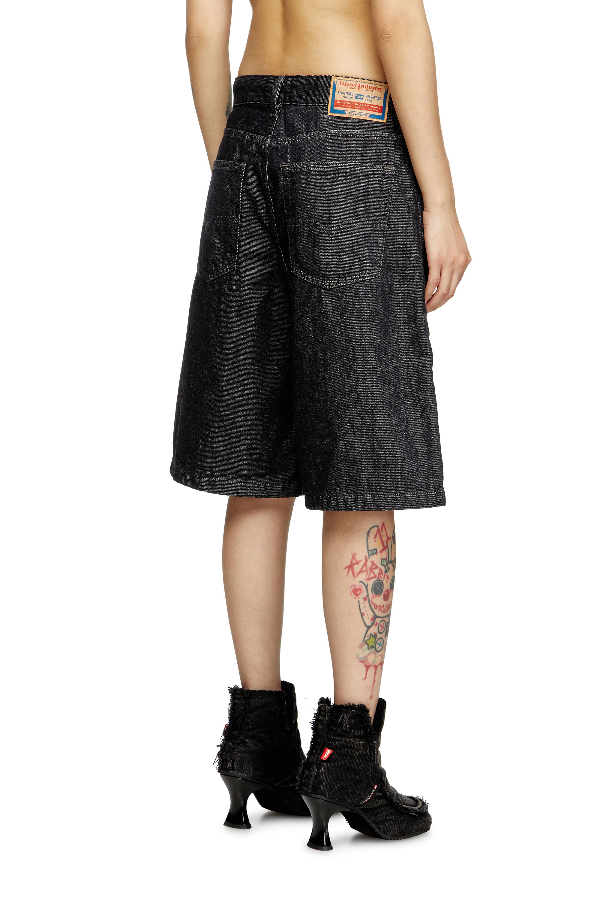 Diesel - DE-SIRE-SHORT, Woman's Shorts in rinse-wash denim in Black - 3
