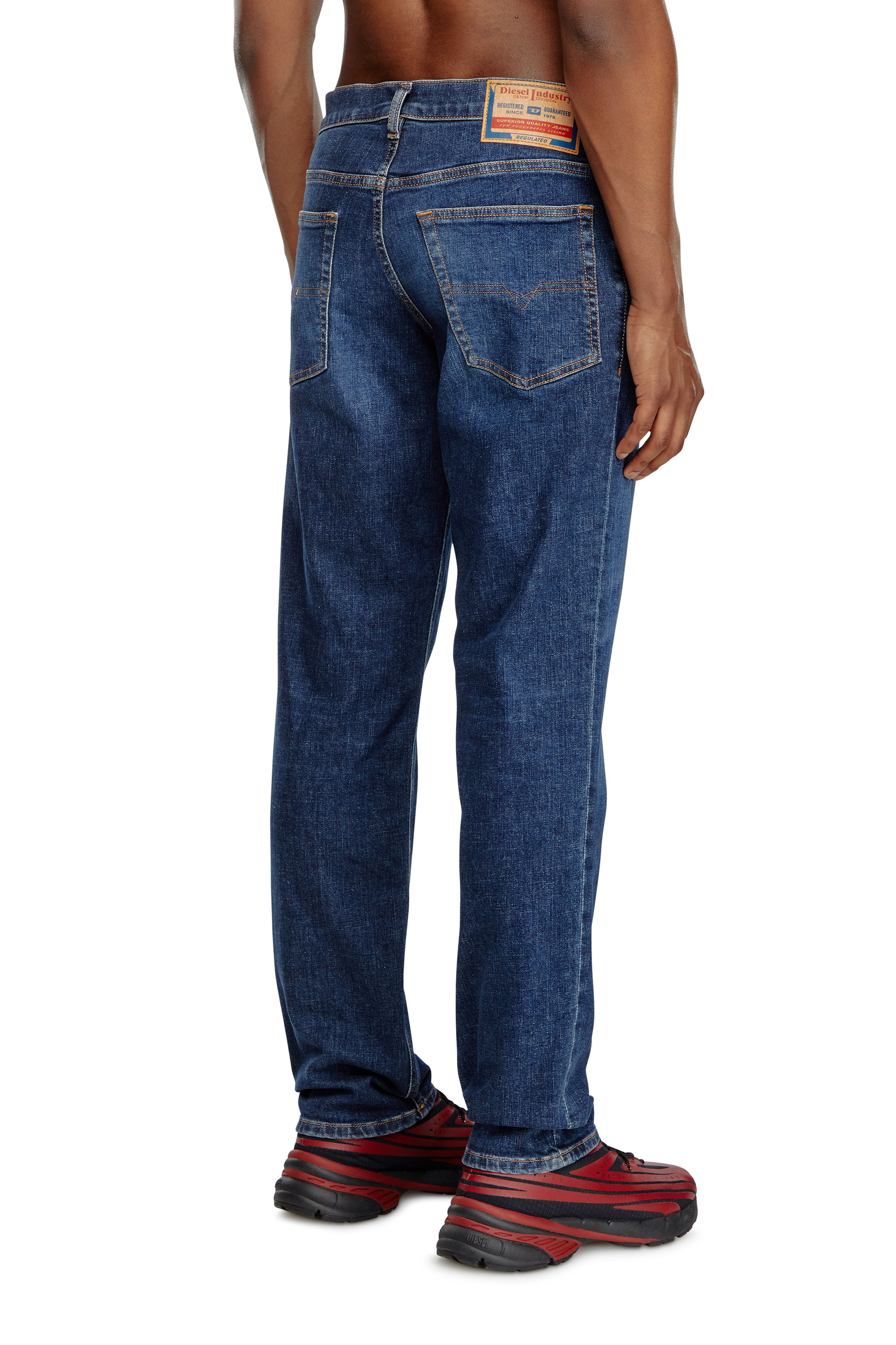 Diesel - Tapered Jeans 2023 D-Finitive 09J47, Hombre Tapered Jeans - 2023 D-Finitive in Azul marino - Image 4