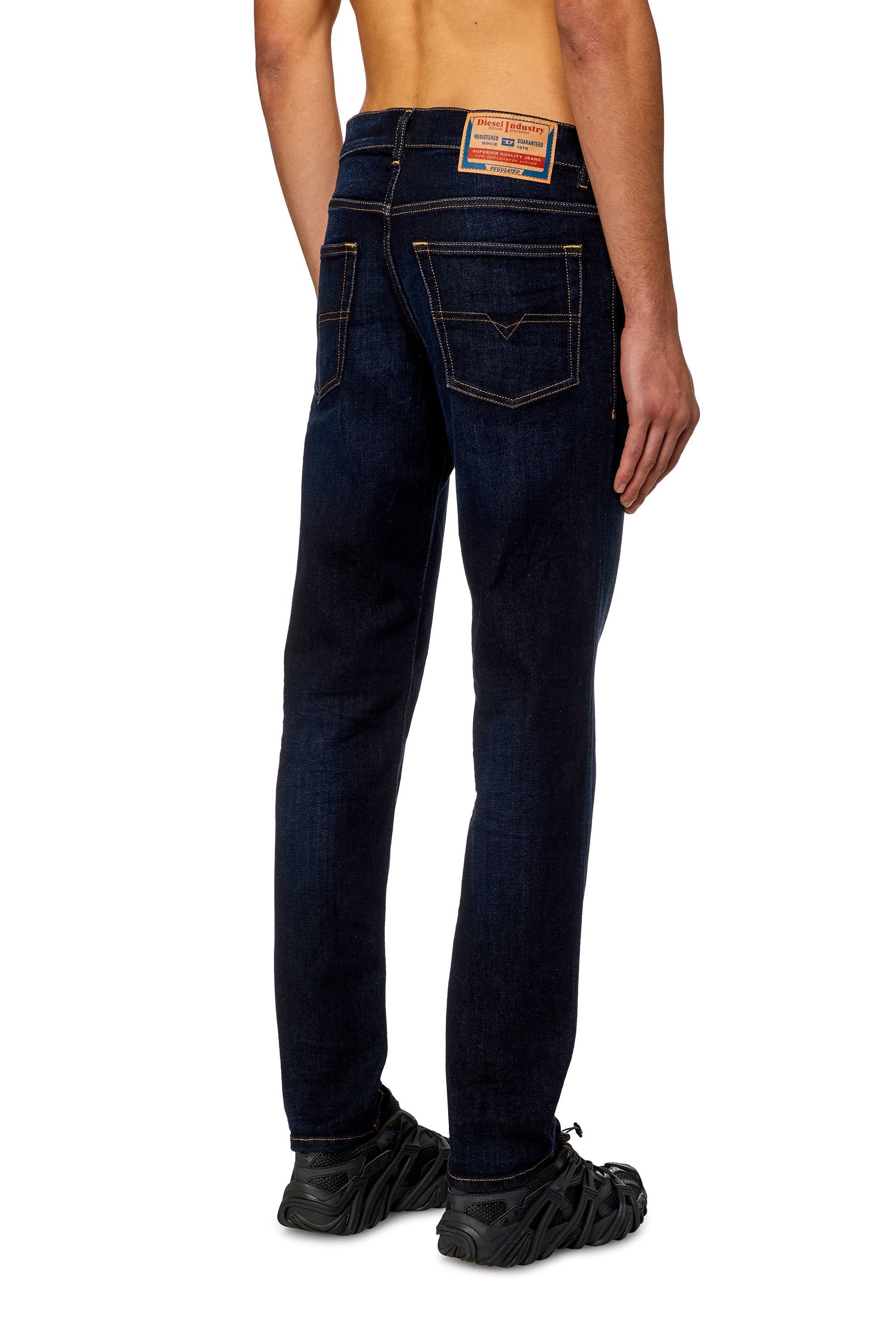 Diesel - Tapered Jeans 2023 D-Finitive 009ZS, Azul Oscuro - Image 4