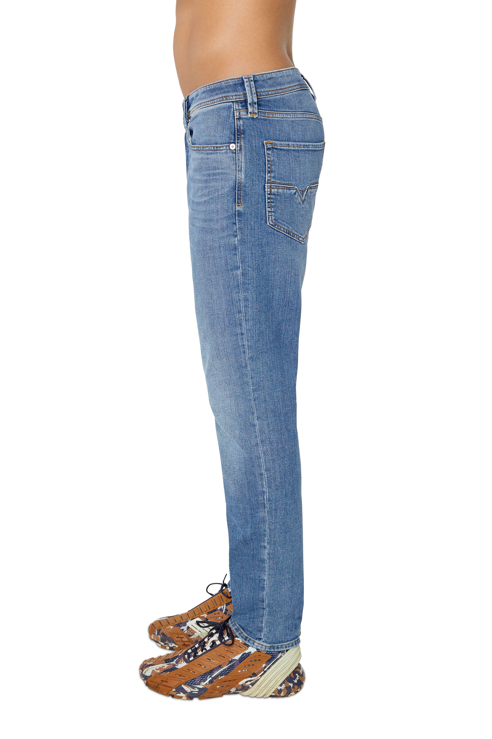 1986 LARKEE-BEEX Man: Tapered Light blue Jeans, mid rise