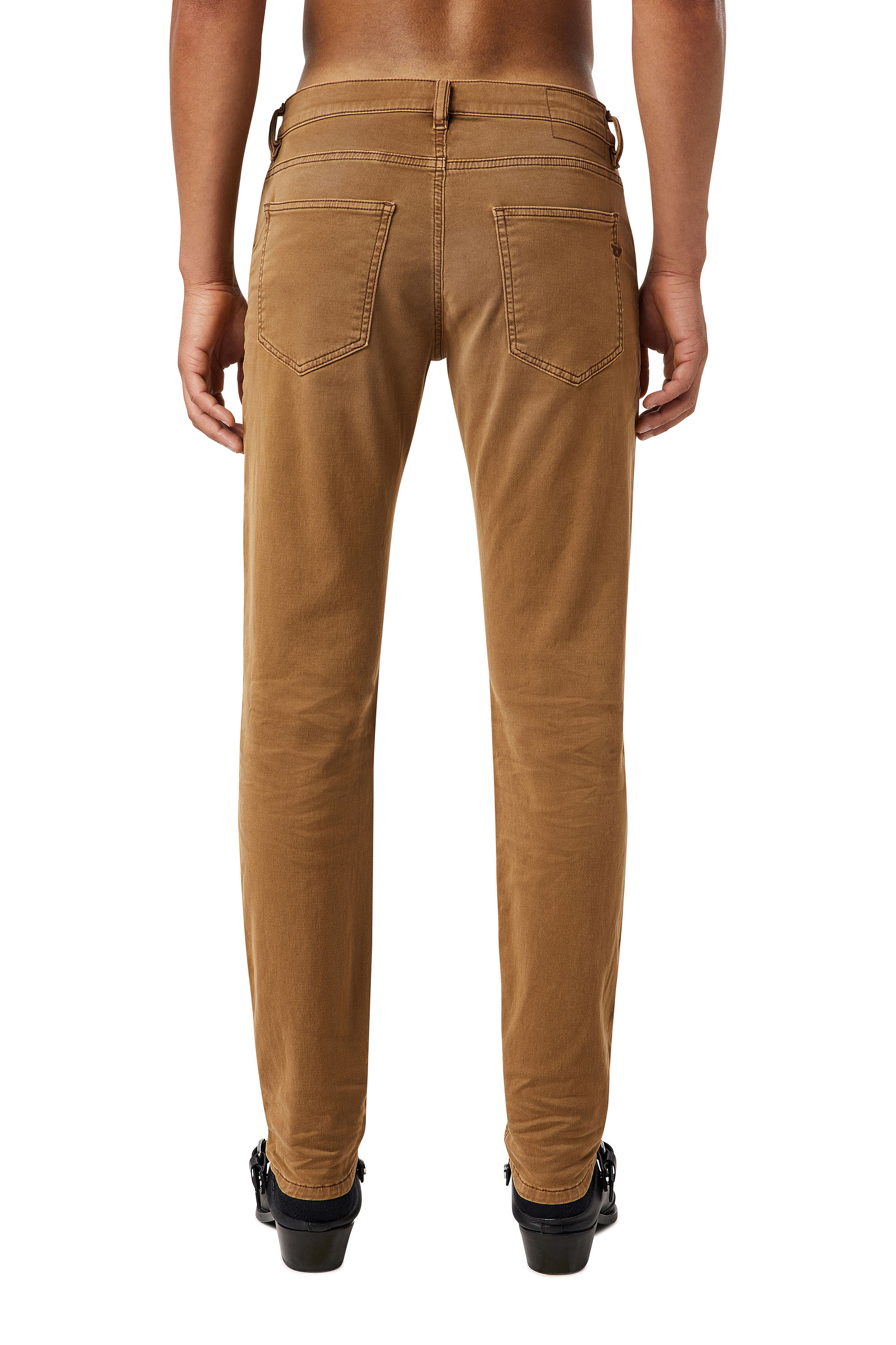 Diesel - D-Strukt JoggJeans® 0670M Slim, Marrón - Image 2